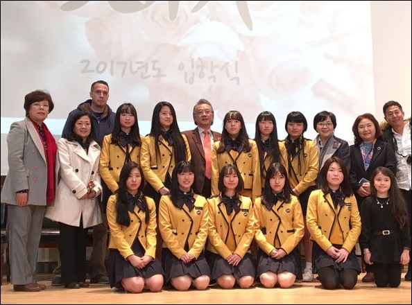 カラシ高校ことソウル公演芸術高等学校の制服画像