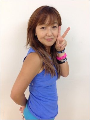 ピースをする大久保裕美の顔画像