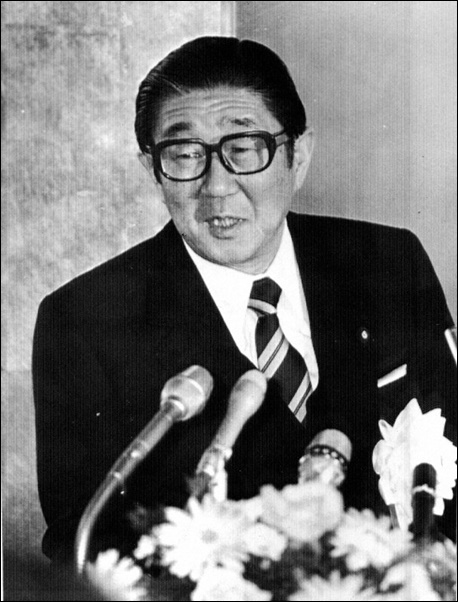 安倍晋三元総理の父親・安倍晋太郎の顔画像
