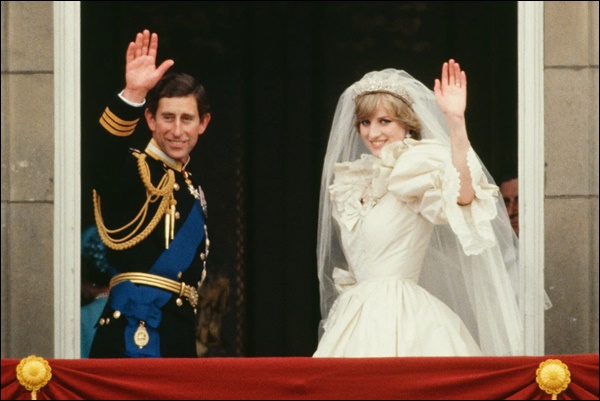 チャールズ新国王の若い頃：ダイアナ妃と結婚した33歳の画像