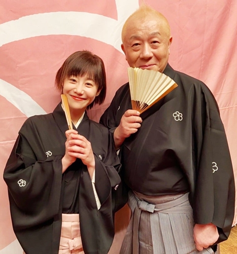 蝶花楼桃花の落語家としての経歴スタートは春風亭小朝に弟子入りしたところから